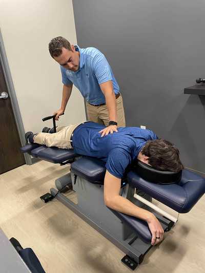 chiropractor, low back pain, neck pain, traction, spinal decompression, decompression, flexion distraction, chiropractor Thornton, pain relief, stretching 